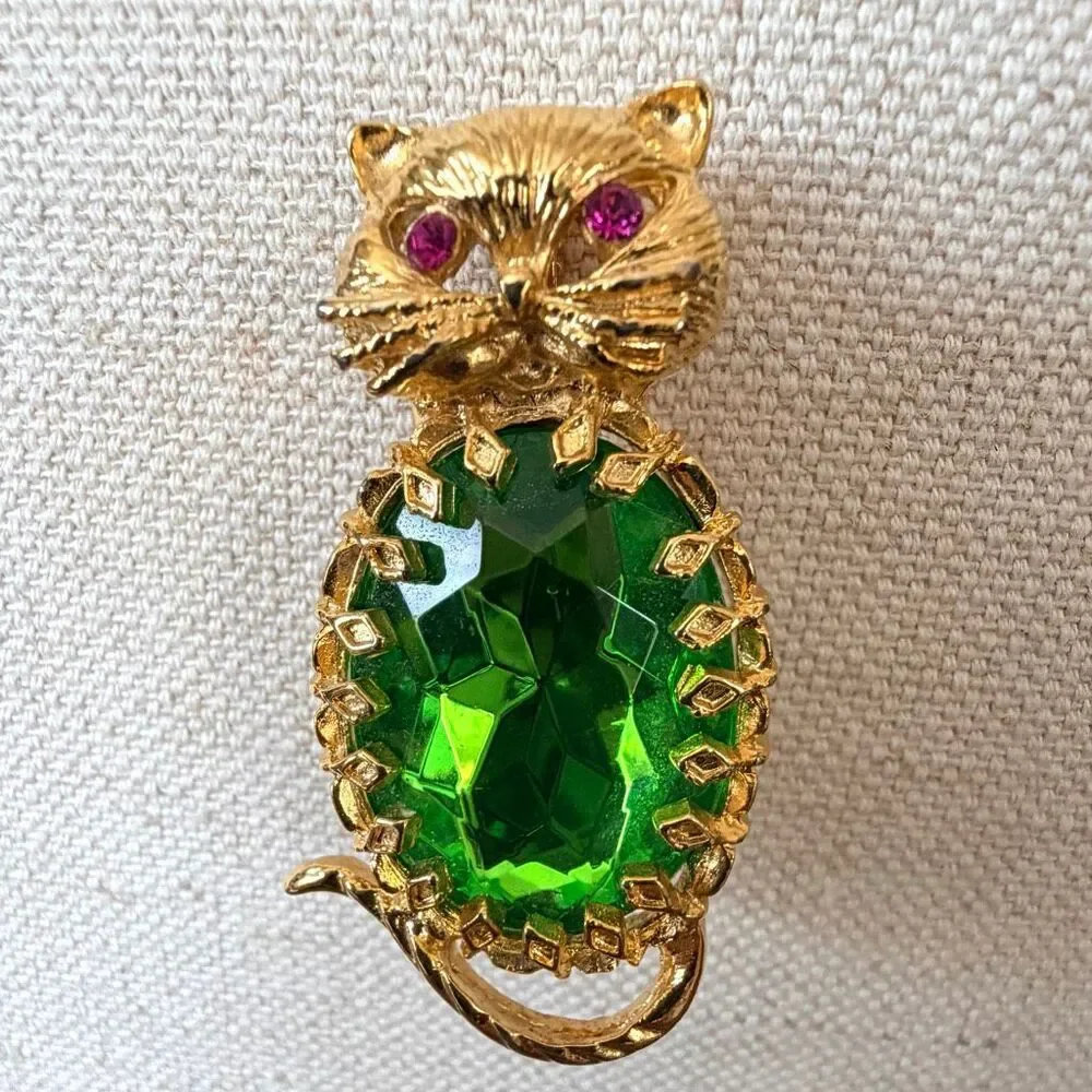 Vintage Gold Tone Cat Brooch Pin with Large Emerald Green Glass Body & Pink Rhin